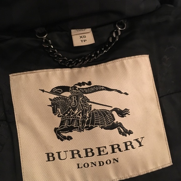‼️🔥Stunning Burberry plaid puffer - Picture 5 of 11